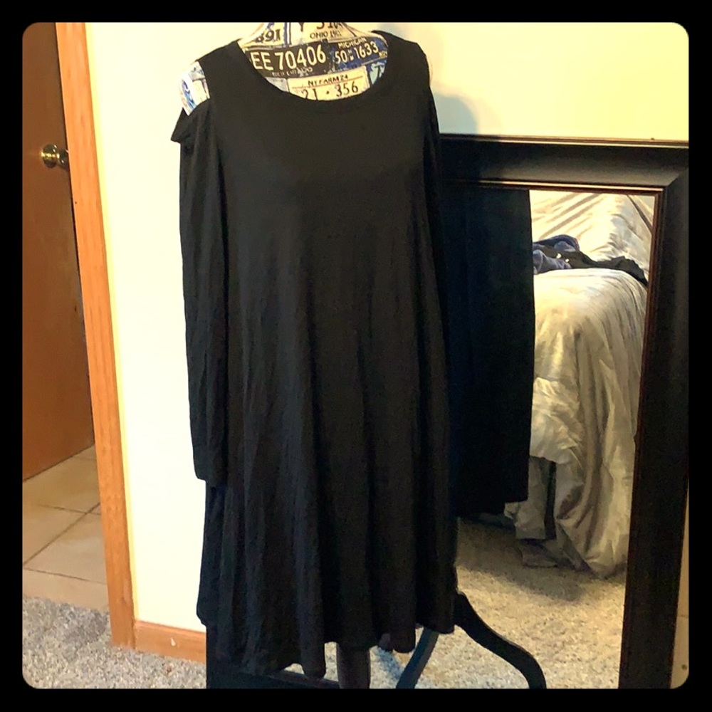 Gap cold shoulder black dress——NWT